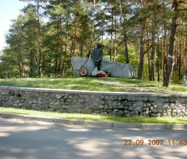 Pomnik Wielkiej Czystki 1937 na początku „czarnej drogi”