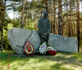 Pomnik Wielkiej Czystki 1937 na początku „czarnej drogi”