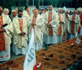 Nad tabliczkami epitafijnymi