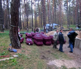 Przygotowanie pochówku w „Brackiej Mogile”