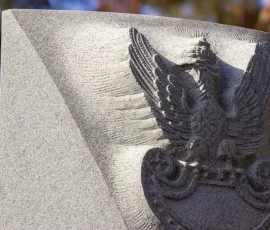 Pylony przy wejściu