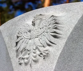 Pylony przy wejściu