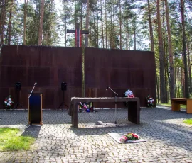 Brama Pamięci i Stół Spotkania