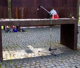 Brama Pamięci i Stół Spotkania