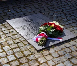 Tablica na akcie erekcyjnym