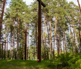 Krzyże na masowych grobach