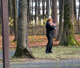 Wśród kurhanów gra Michał Ćwiżewicz, prawnuk mjr. Edwarda Reguły (2 listopada 2008)