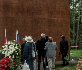Rodziny Katyńskie pod Bramą Pamięci