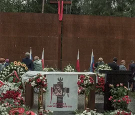 Rodziny Katyńskie pod Bramą Pamięci
